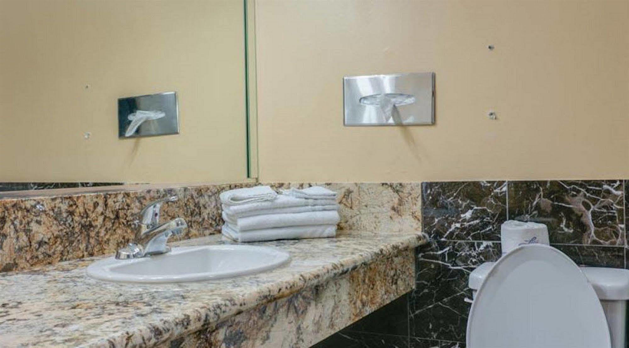 Redondo Beach Inn-Lax (Adults Only) Gardena Exterior photo